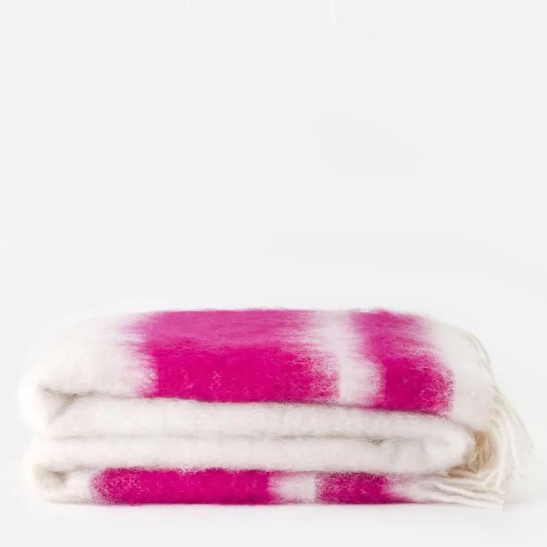 manta_de_mohair_blanco_y_fucsia_0.webp Mercules Mantas | Manta De Mohair Blanco Y Fucsia